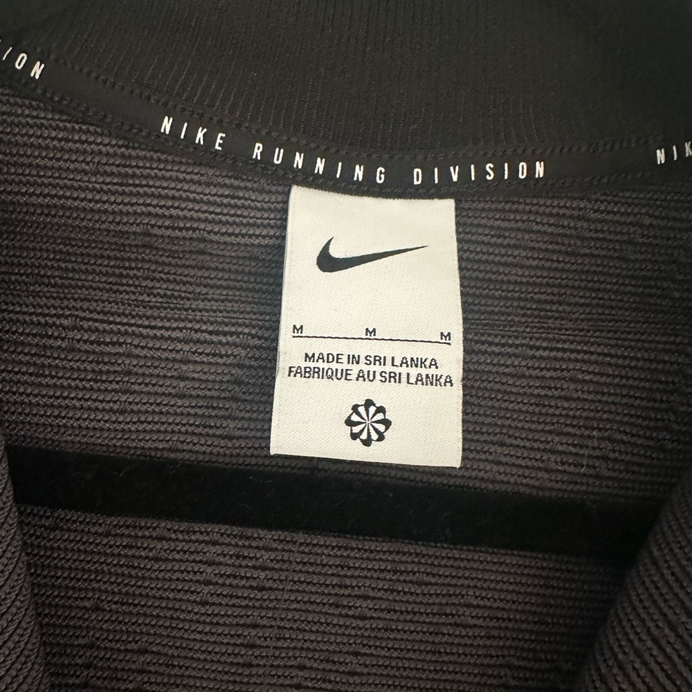 Nike Pinnacle Running Division Men’s Water Repellent 1/2 Zip NWT - Picture 9 of 9